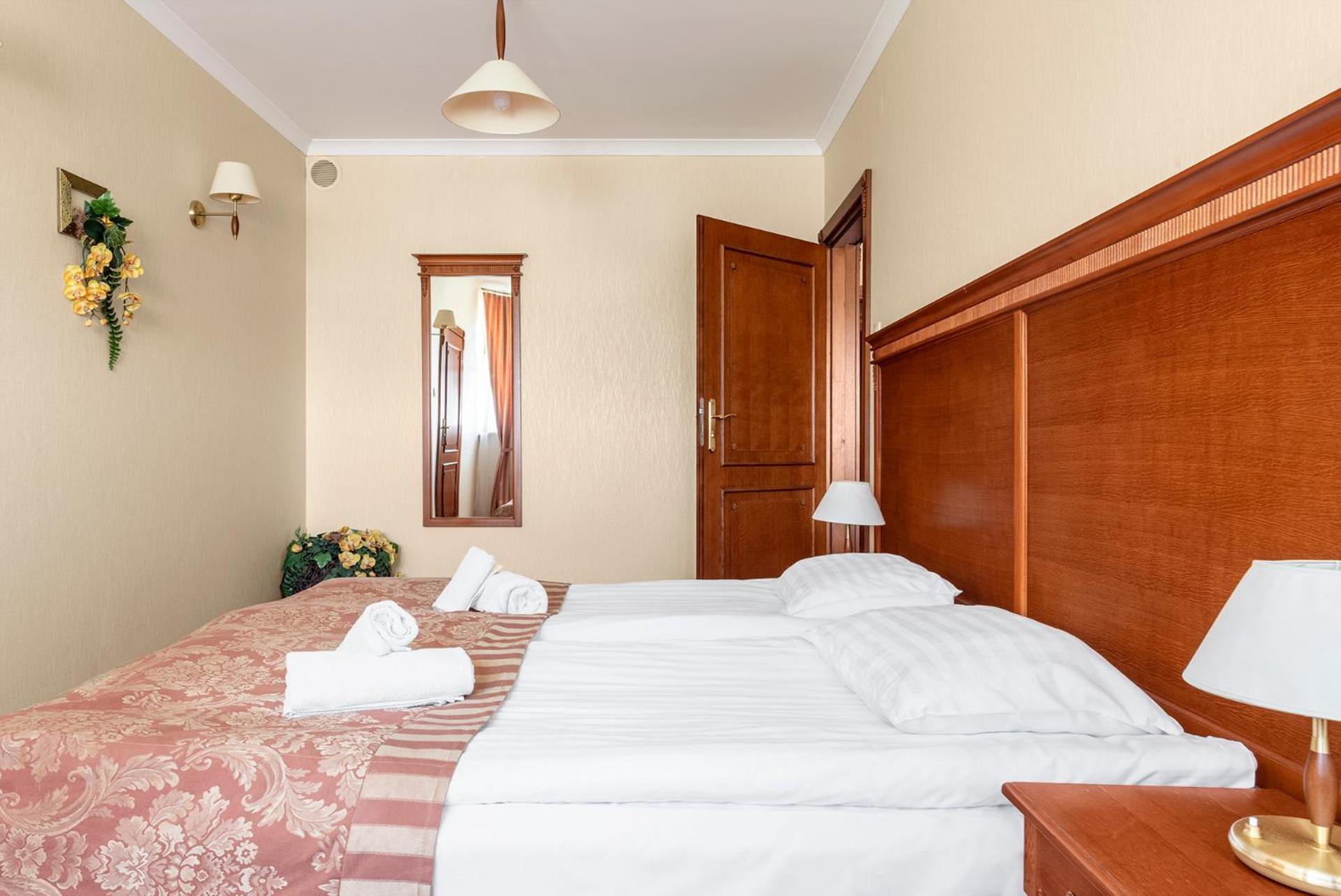Hotel Stodolka Cminsk ภายนอก รูปภาพ